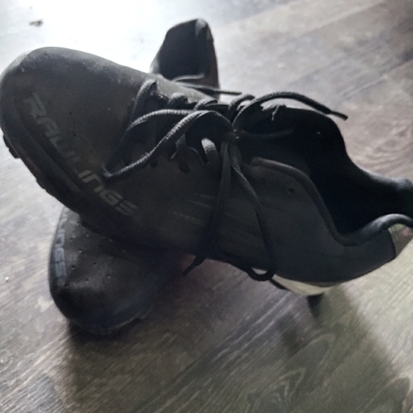 Size 7 soccer shoes - Picture 2 of 6